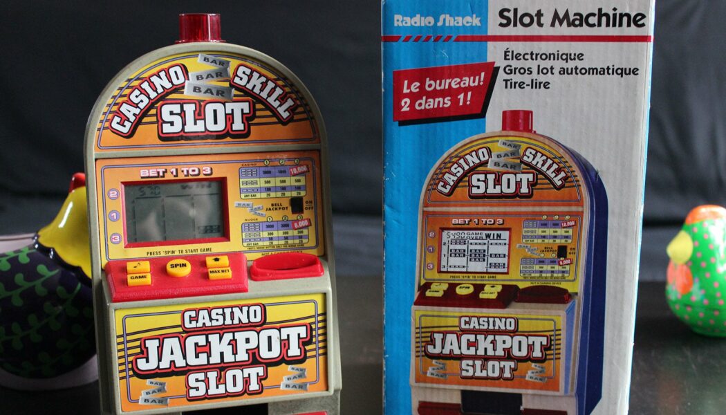 Radio Shack Slot Machine (1995) – jednoręki bandyta i skarbonka