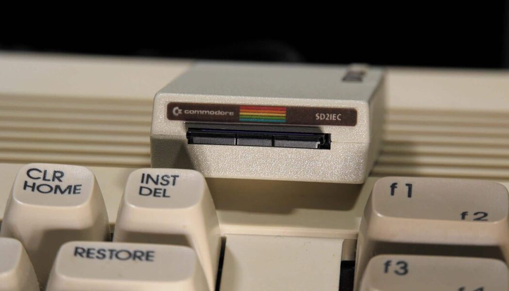 SD2IEC — Czytnik kart SD dla Commodore 64