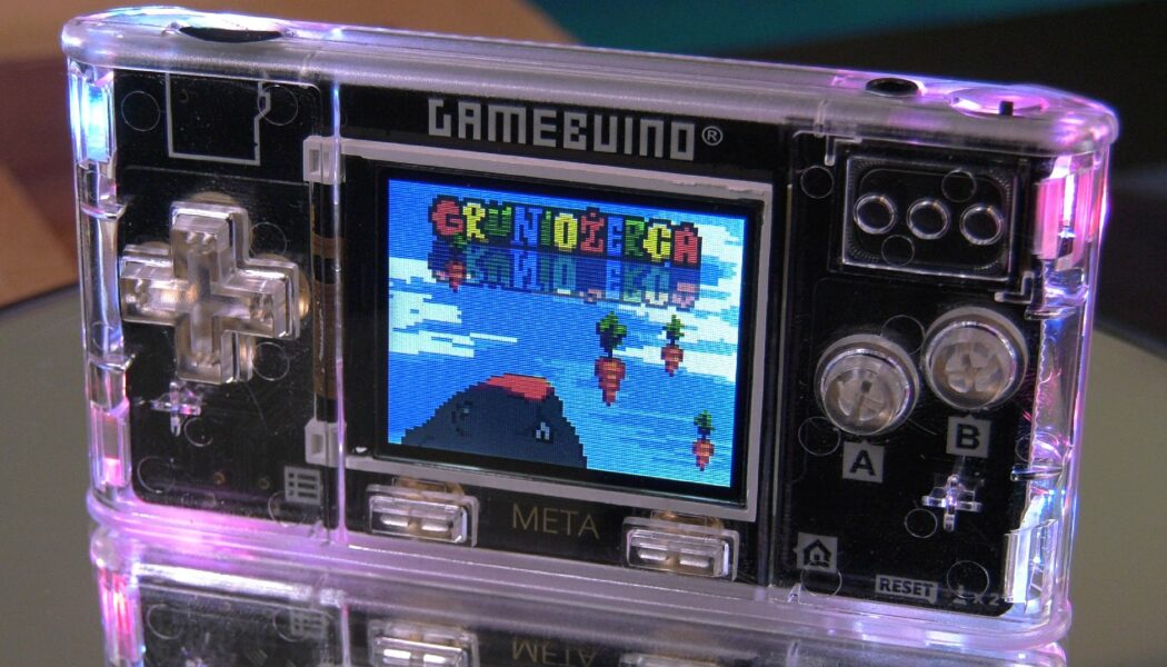 Gamebuino Meta — pomysłowy handheld dla aspirujących programistów